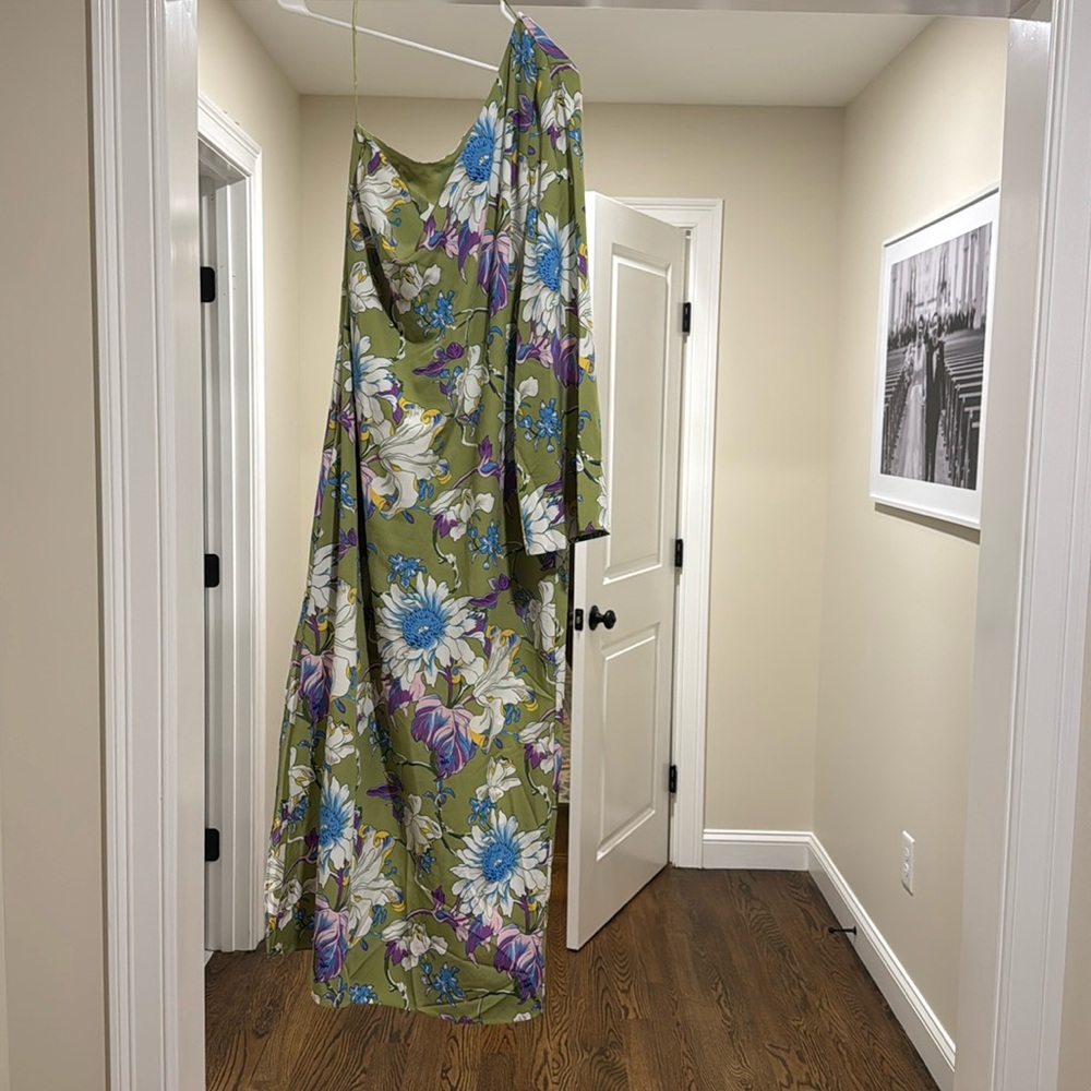 Pretty one shoulder dress